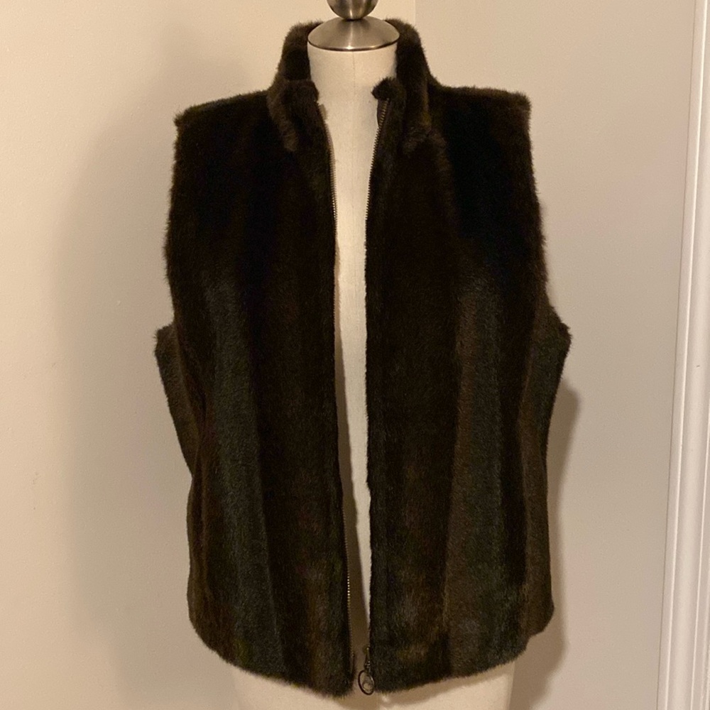 Ann Taylor Loft luxurious brown faux fur zip-up vest, size large.
